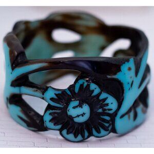 7 inch, Vintage Plastic Blue Floral Style Bangle - VX9